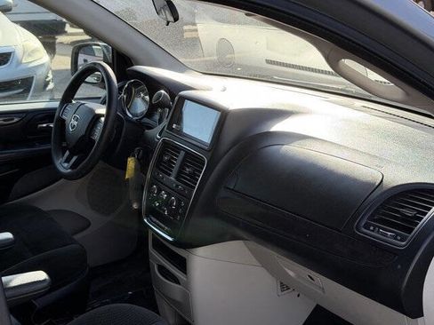 Used 2017 Dodge Grand Caravan SE image 20