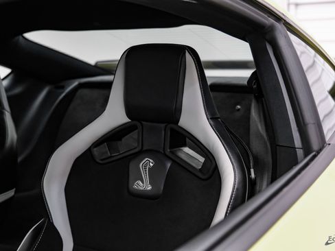 Used 2021 Ford Mustang Shelby GT500 w/ Carbon Fiber Track Pack image 39