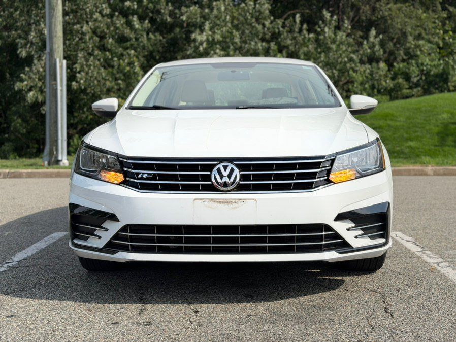 Used 2018 Volkswagen Passat 2.0T R-Line FWD image 2