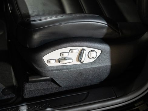 Certified 2023 Porsche Macan AWD/4WD image 19