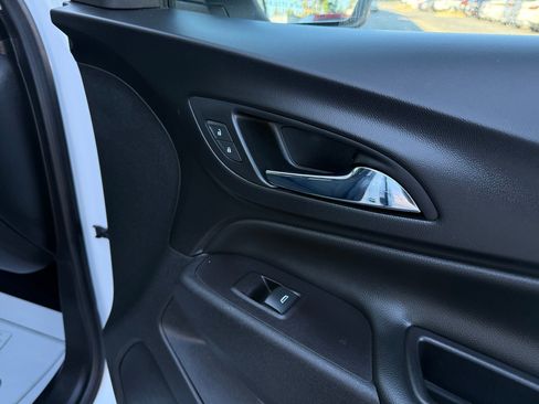 Used 2020 Chevrolet Equinox LT image 17