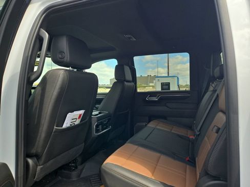 Used 2024 Chevrolet Silverado 3500 High Country w/ High Country Premium Package AWD/4WD image 12
