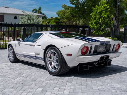 Used 2005 Ford GT RWD image 60