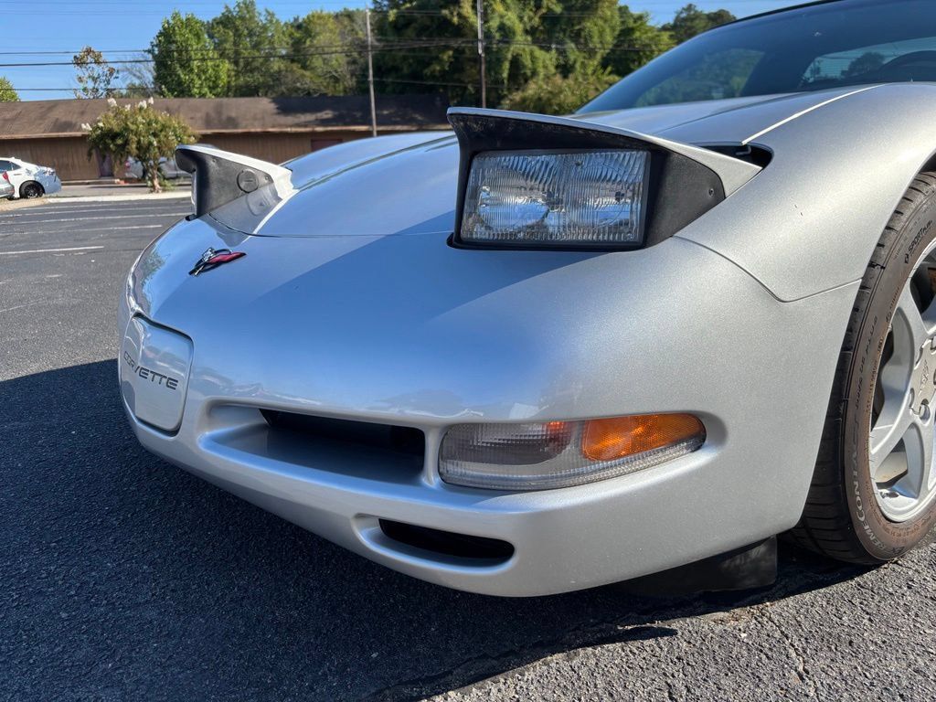 Used 2001 Chevrolet Corvette Coupe w/ Preferred Equipment Group2 RWD image 13