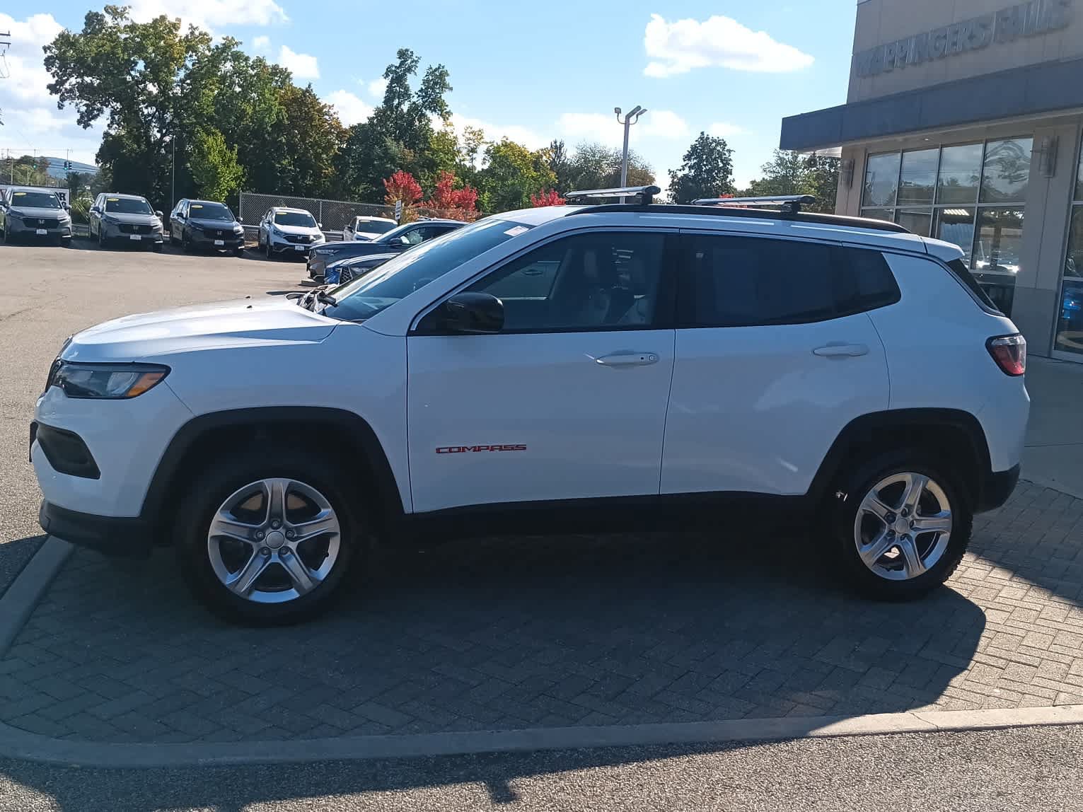 Used 2023 Jeep Compass Latitude AWD/4WD image 2