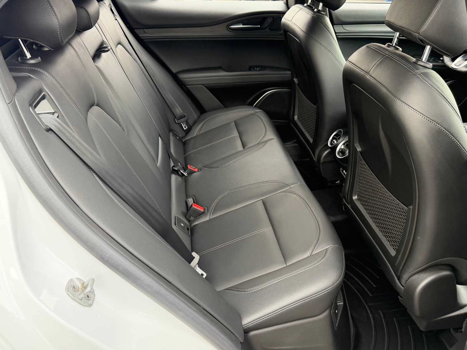 Used 2022 Alfa Romeo Stelvio Ti AWD/4WD image 27