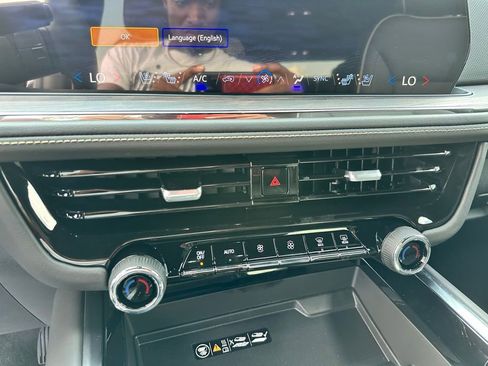 New 2025 Chevrolet Suburban Premier image 33