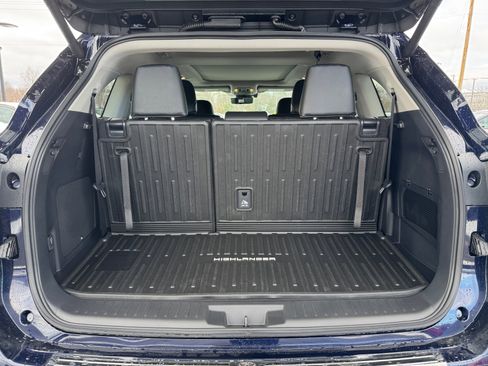 New 2026 Toyota Highlander Platinum image 8