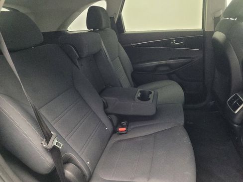 Used 2016 Kia Sorento LX w/ LX Convenience Package image 19