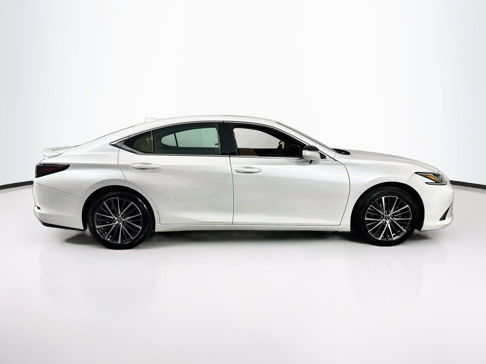 Used 2023 Lexus ES 350 w/ Premium Package FWD image 4