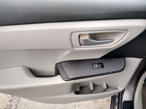 Used 2015 Toyota Camry LE image 14