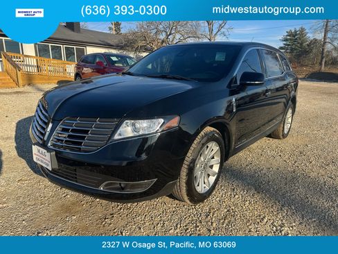 Used 2017 Lincoln MKT AWD image 1
