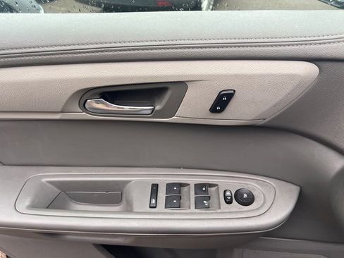 Used 2015 Chevrolet Traverse LS image 9