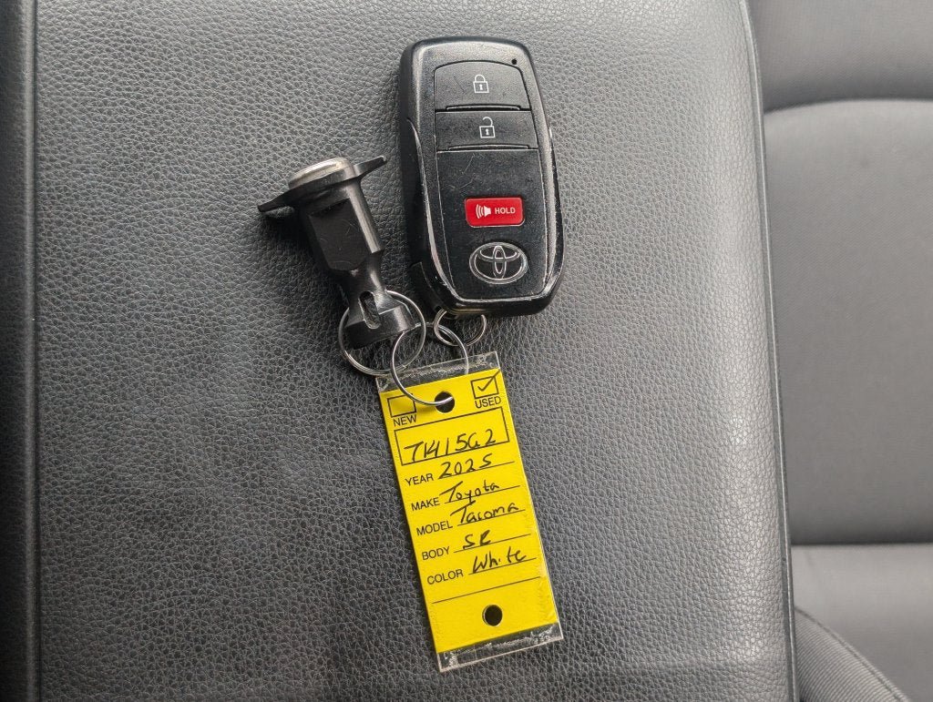 Certified 2025 Toyota Tacoma SR5 AWD/4WD image 34