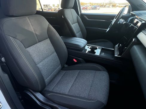 Used 2025 GMC Acadia Elevation image 24