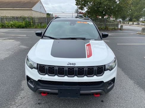 Used 2024 Jeep Compass Trailhawk image 3