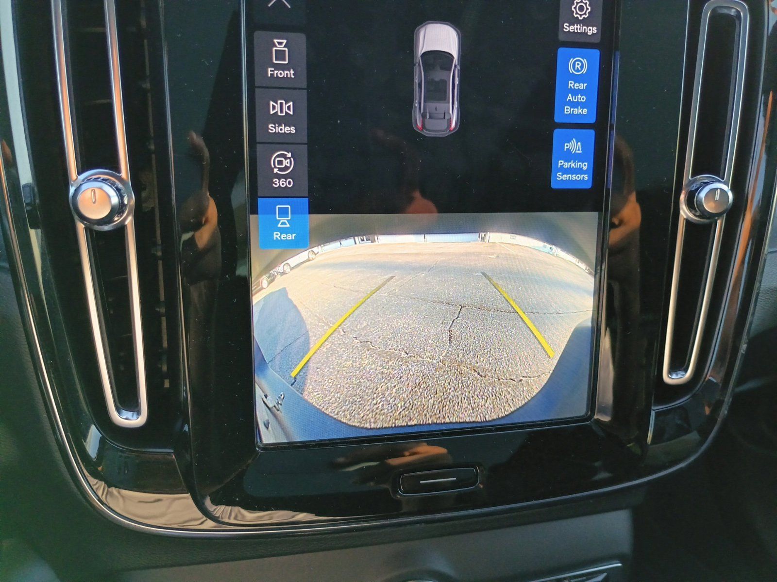 Certified 2022 Volvo C40 P8 Recharge Ultimate AWD/4WD image 9