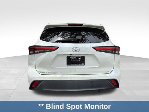 Used 2020 Toyota Highlander XLE FWD image 4