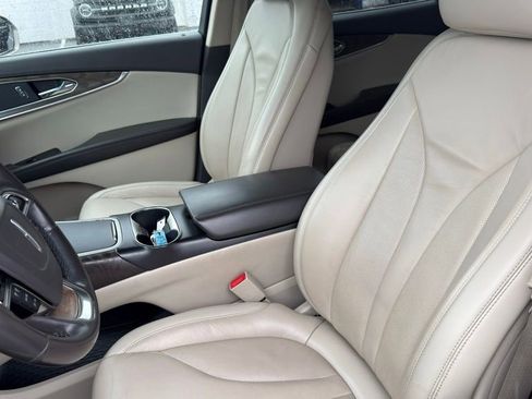 Used 2019 Lincoln Nautilus Select AWD/4WD image 11