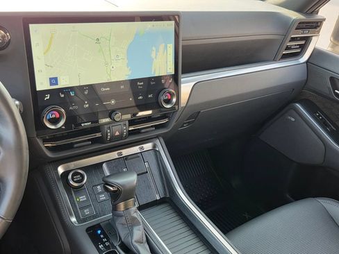 Used 2025 Lexus GX 550 w/ Accessory Package (31) AWD/4WD image 31