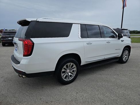 Used 2021 GMC Yukon XL Denali AWD/4WD image 8