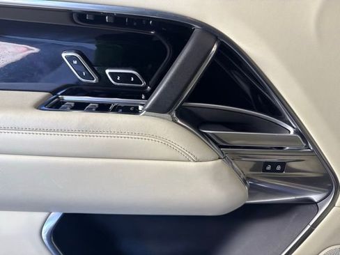 Used 2023 Land Rover Range Rover SE image 27