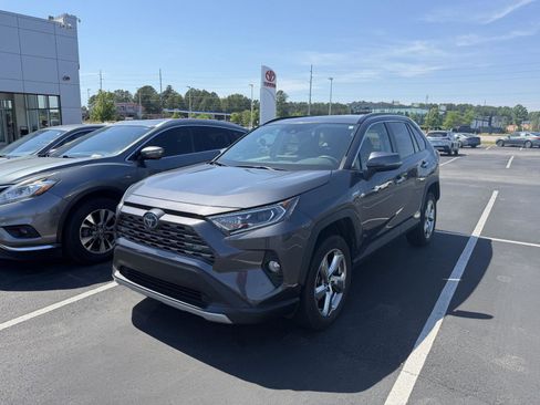 Used 2019 Toyota RAV4 Limited AWD/4WD image 3