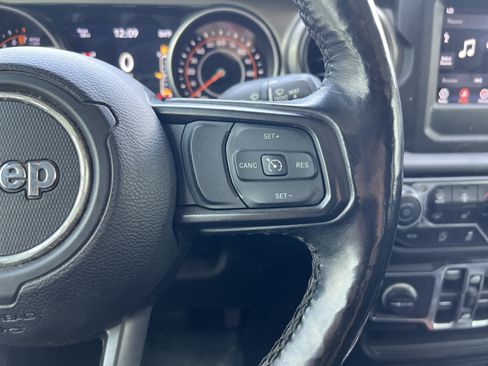 Used 2021 Jeep Gladiator Sport AWD/4WD image 19