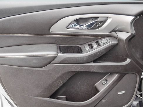 Used 2018 Chevrolet Traverse LT image 23