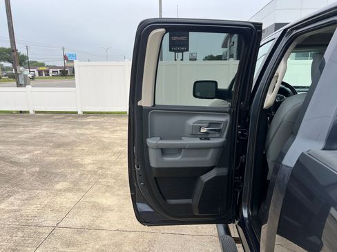 Used 2018 RAM 1500 Big Horn RWD image 15