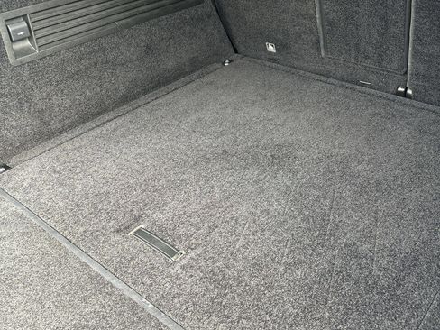 Used 2017 Land Rover Range Rover HSE image 41