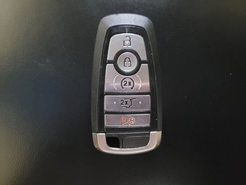 Used 2020 Ford Explorer XLT w/ Equipment Group 202A RWD image 32