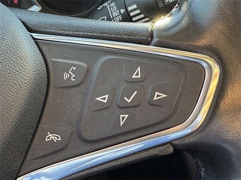 Used 2020 Chevrolet Equinox LT w/ Midnight Edition image 17