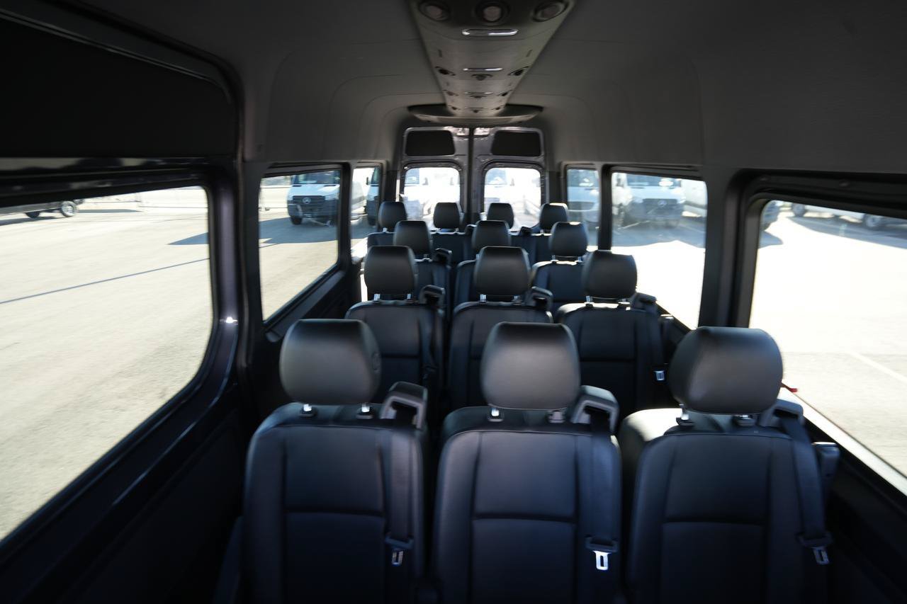 Used 2025 Mercedes-Benz Sprinter 2500 image 23
