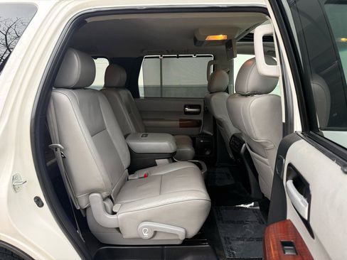 Used 2012 Toyota Sequoia Platinum image 29