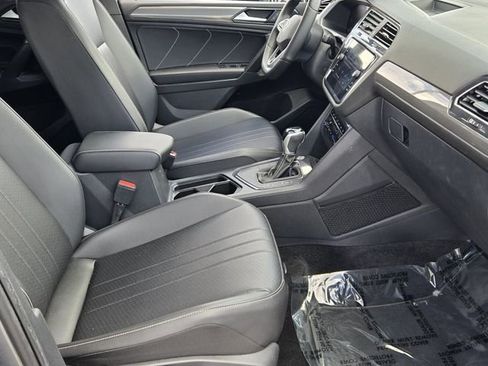 Used 2023 Volkswagen Tiguan SE R-Line image 16
