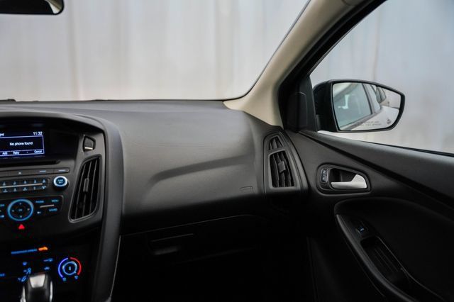 Used 2016 Ford Focus SE FWD image 5