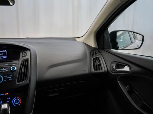 Used 2016 Ford Focus SE FWD image 5