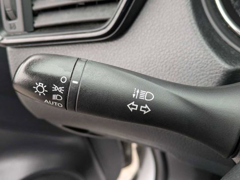 Used 2020 Nissan Rogue SV image 25