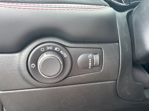 Used 2025 Dodge Durango GT image 29