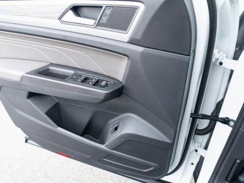 Used 2023 Volkswagen Atlas Cross Sport SE image 25