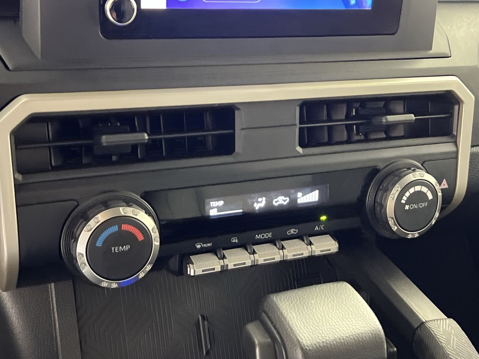 Used 2025 Toyota Tacoma SR w/ SR Upgrade Package AWD/4WD image 21