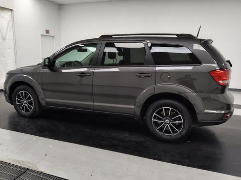 Used 2018 Dodge Journey SXT w/ Blacktop Package FWD image 3
