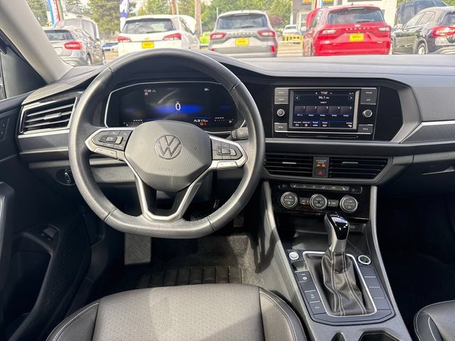 Used 2024 Volkswagen Jetta SE FWD image 21