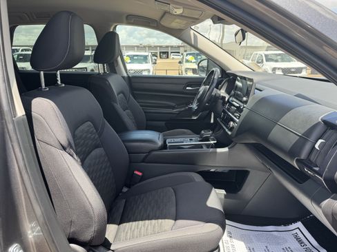 Used 2022 Nissan Pathfinder SV FWD image 36