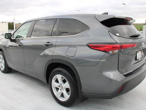 Certified 2023 Toyota Highlander LE image 5