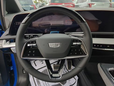 New 2026 Cadillac Optiq Luxury 2 image 32