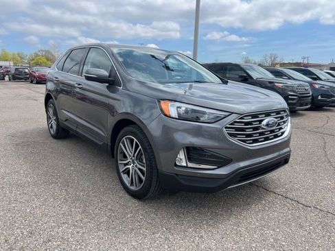 Used 2022 Ford Edge Titanium w/ Class II Trailer Tow Package image 3