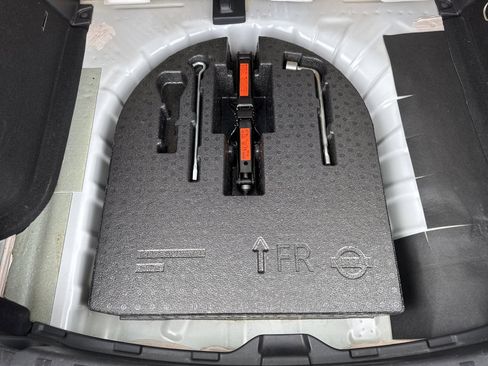 Used 2020 Nissan Kicks SR w/ SR Premium Package image 34