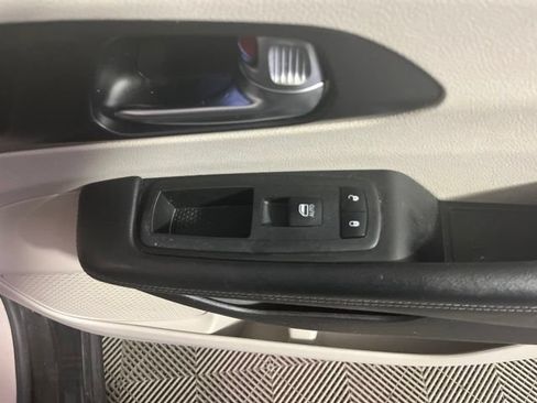 Used 2020 Chrysler Pacifica Limited FWD image 38